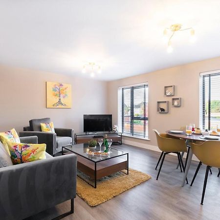 Elliot Oliver - Luxurious Two Bedroom Apartment With Parking Gloucester Exterior foto