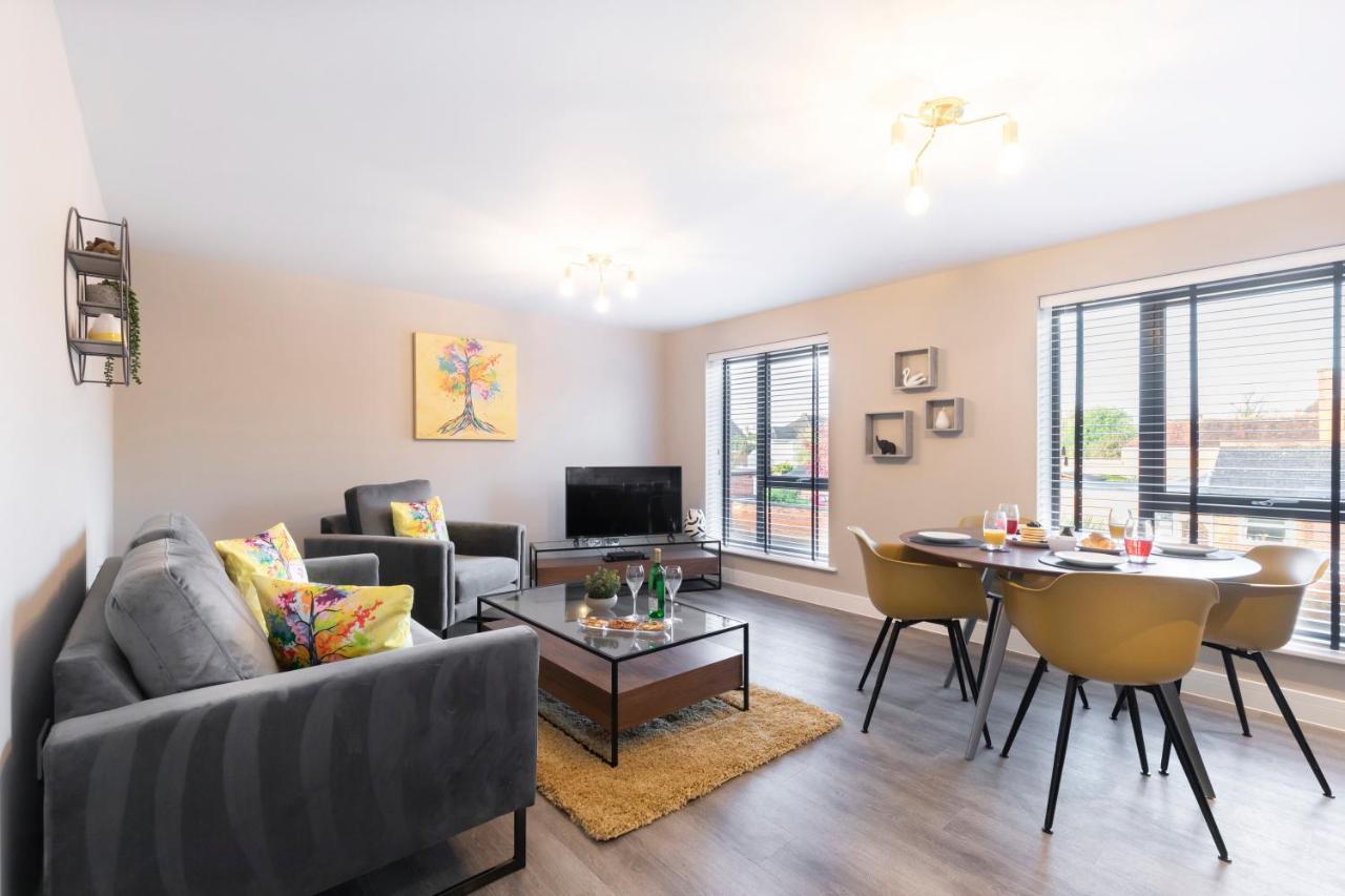 Elliot Oliver - Luxurious Two Bedroom Apartment With Parking Gloucester Exterior foto