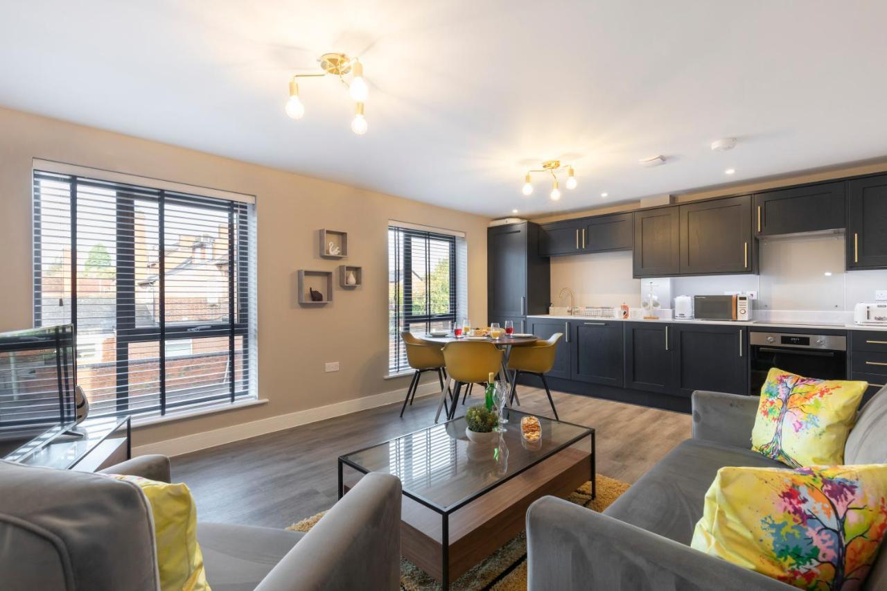 Elliot Oliver - Luxurious Two Bedroom Apartment With Parking Gloucester Exterior foto