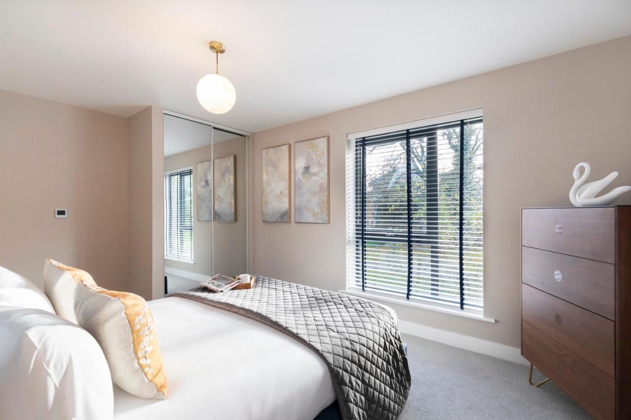 Elliot Oliver - Luxurious Two Bedroom Apartment With Parking Gloucester Exterior foto