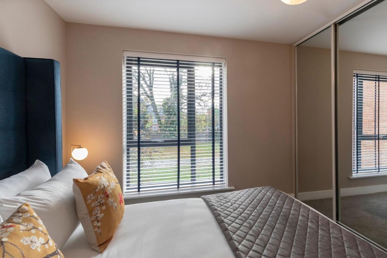 Elliot Oliver - Luxurious Two Bedroom Apartment With Parking Gloucester Exterior foto