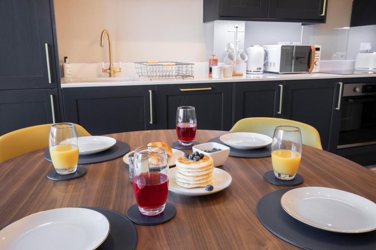 Elliot Oliver - Luxurious Two Bedroom Apartment With Parking Gloucester Exterior foto