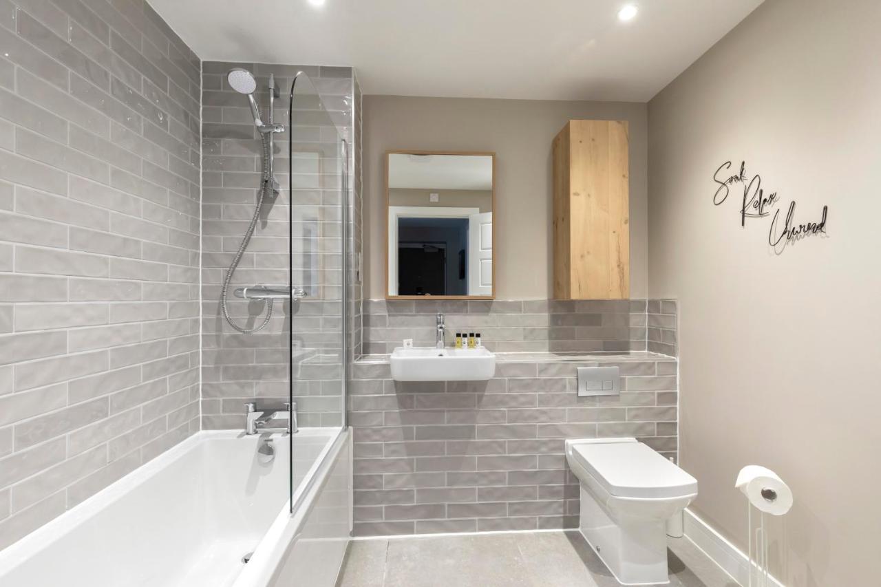 Elliot Oliver - Luxurious Two Bedroom Apartment With Parking Gloucester Exterior foto