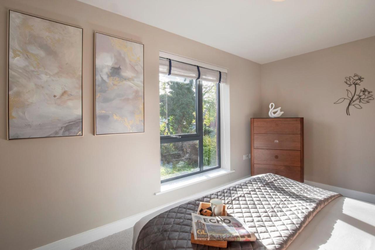 Elliot Oliver - Luxurious Two Bedroom Apartment With Parking Gloucester Exterior foto