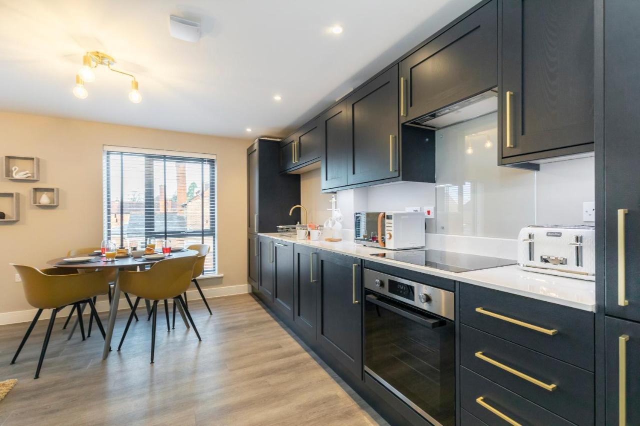 Elliot Oliver - Luxurious Two Bedroom Apartment With Parking Gloucester Exterior foto